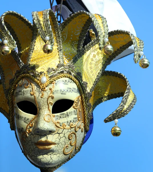 Maschera di carnevale colorato per la mascherata durante le celebrazioni in — Foto Stock