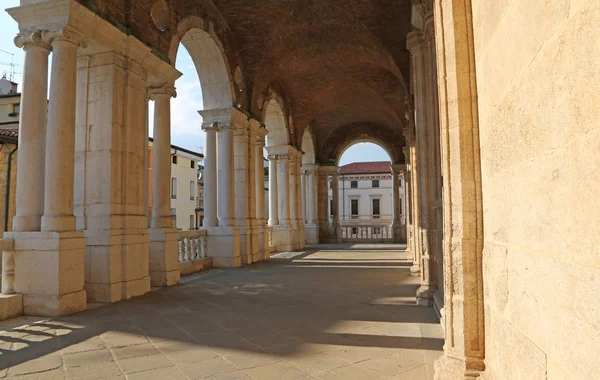 Oblouky palladiánské baziliky velký veřejný památník th — Stock fotografie
