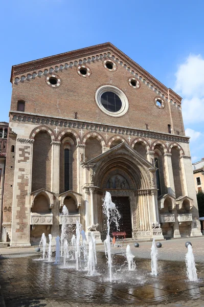 Saint Lawrence kerk in de historische stad Vicenza in Italië — Stockfoto