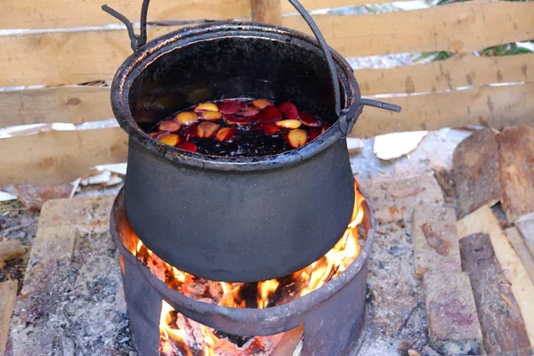 Big pot to cook the tasty mulled wine in the country festival — Stock Photo, Image