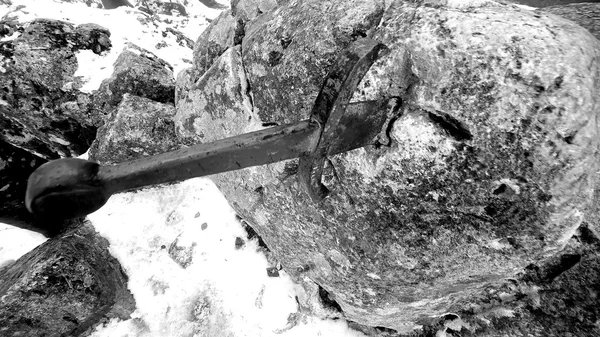 Fo ortasında taş efsanevi Excalibur Kılıç — Stok fotoğraf