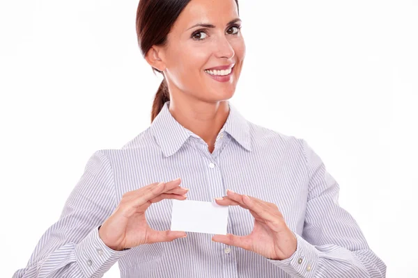 Sonriente mujer de negocios feliz con tarjeta de visita —  Fotos de Stock