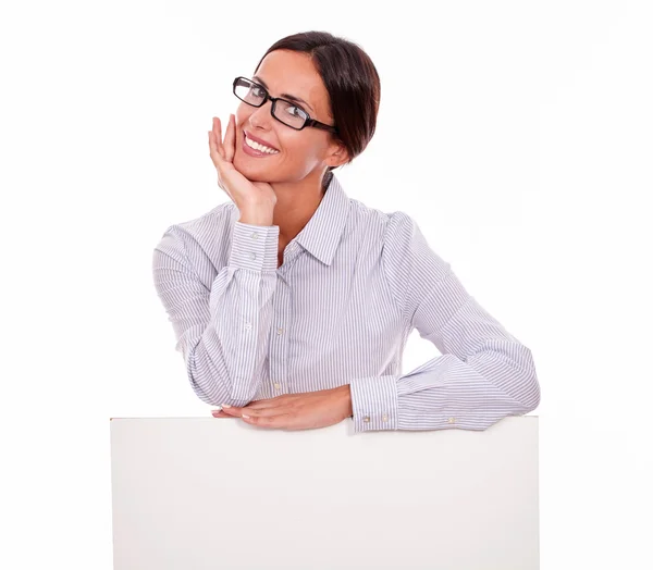 Mujer de negocios con pancarta en blanco —  Fotos de Stock