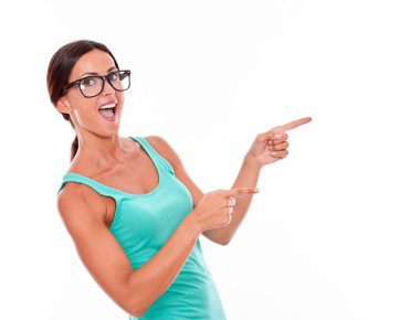 genç kadın parmakları ile işaret