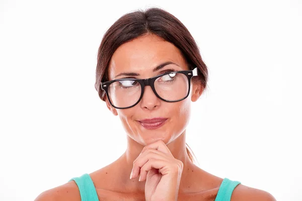 Attraente donna sorridente con occhiali — Foto Stock