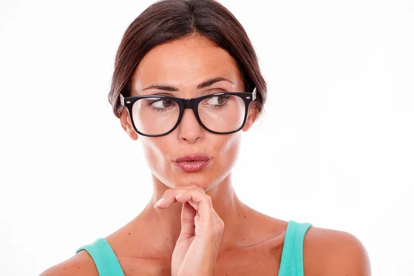 Atractiva mujer de pucheros con gafas — Foto de Stock