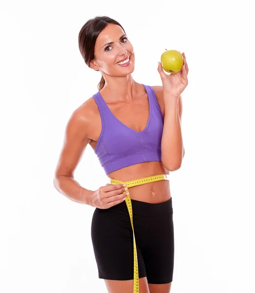 Kadın bel ölçüm apple ile — Stok fotoğraf