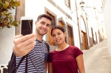 Genç turist çift tatilde