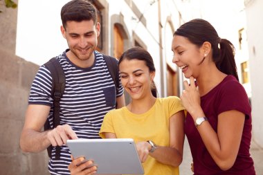 Genç turist çift tatilde