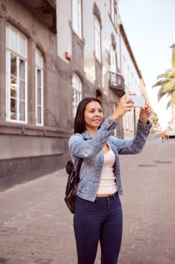 kadın alarak resmi seyahat