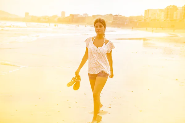 Pretty young girl in sea waves — Stock Photo, Image