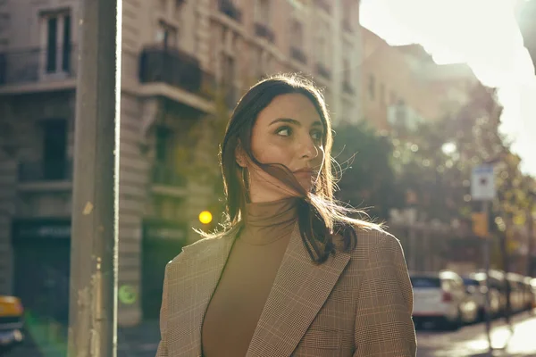 Engaged Lady Standing Side Walk Looking Side Distance — Stock Photo, Image