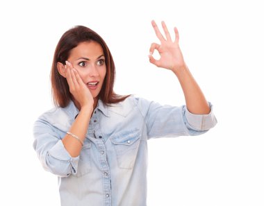 ok işareti ile sürpriz tek Bayan