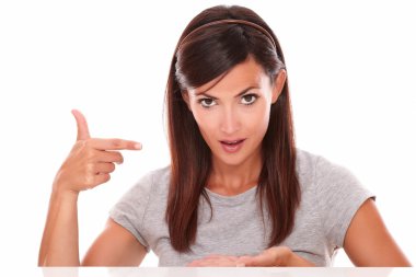 Güzel İspanyol kadın avucunun için yukarı dönük