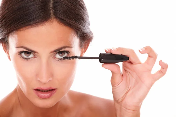 Young latin woman using mascara to her eyelash — Stock Photo, Image