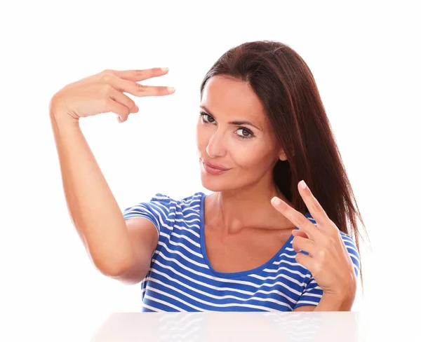 Pretty smiling woman with victory sign — Stock Photo, Image