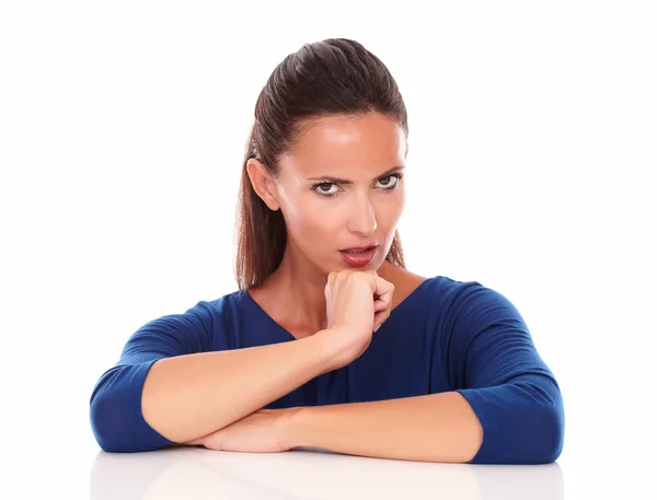 Mujer maravilla con la mano en la barbilla — Foto de Stock