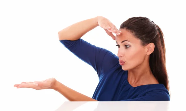 Surprised young woman holding palms up — Stock Photo, Image