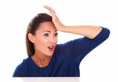 Alnına el ile oldukça stil sahibi kız