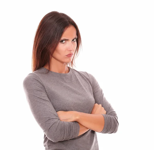 Morena infeliz em blusa cinza olhando com raiva — Fotografia de Stock