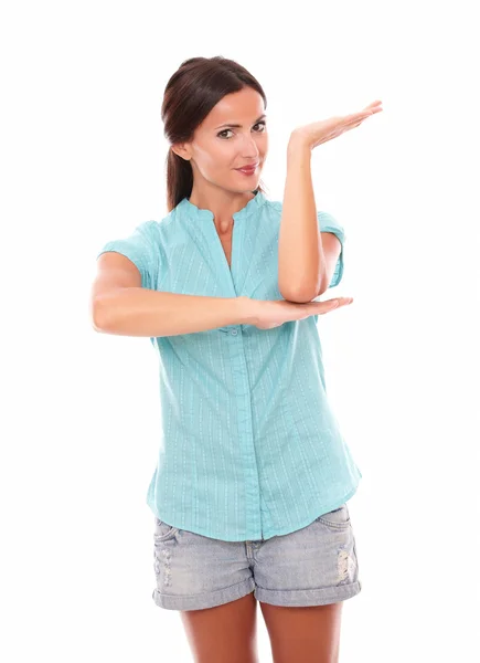 Pretty hispanic female holding left palm up — Stock Photo, Image