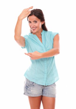 Bir dilek işaret yapma ve dans çekici kız