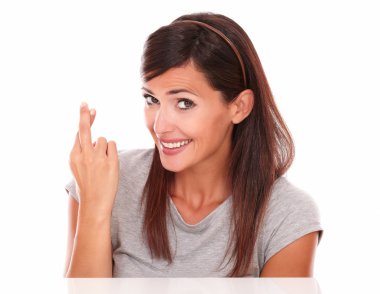 Yalnız güzel Bayan şans işareti ile