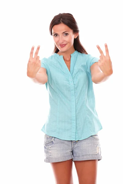 Happy hispanic lady making a victory sign — Stock Photo, Image