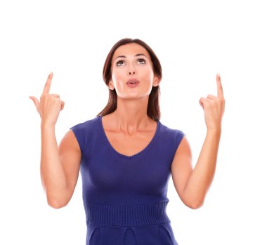 Bayan arıyorum büyüleyici ve gülümseyerek işaret