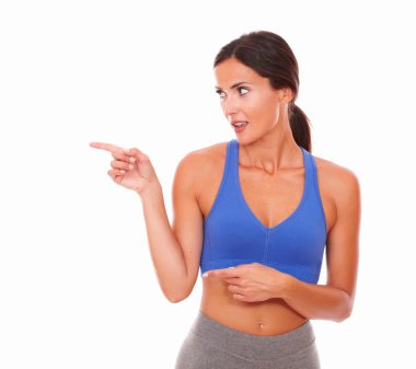 İnce kadın spor kıyafetinin egzersiz