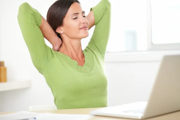 Elegant hispanic woman resting on desk — Stock Photo, Image