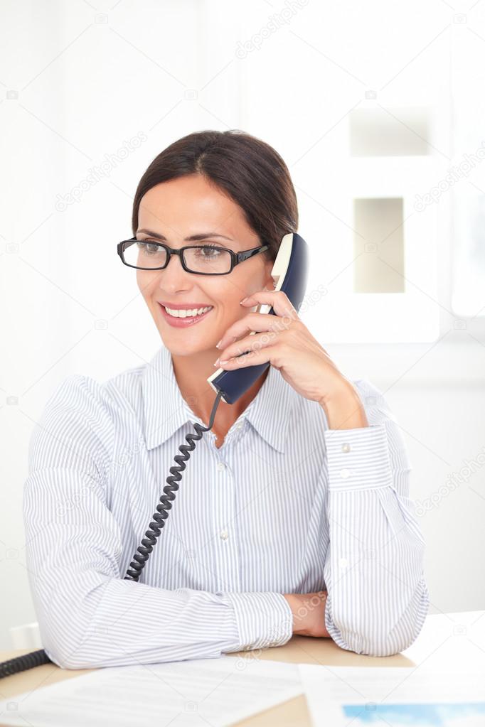 Latin receptionist conversing on the phone