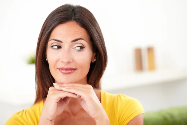 Woman looking away from the camera — Stock Photo, Image