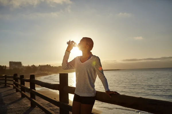 Runner drinking from bottle — Stock Photo, Image