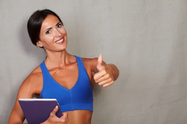 Fitness dame met digitale tablet — Stockfoto