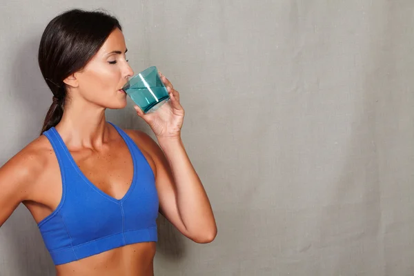 Fitness female drinking water — Stock Photo, Image
