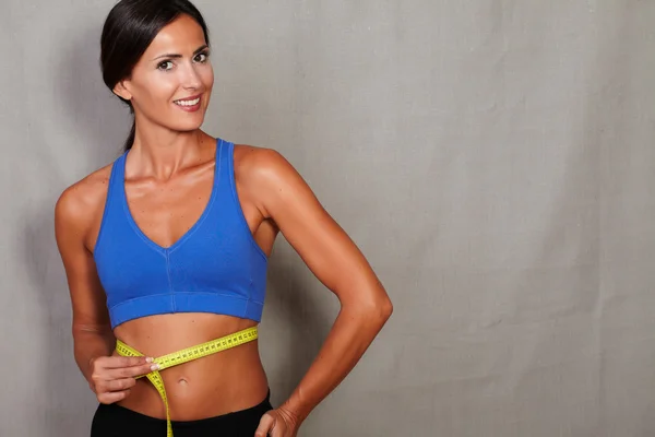 Sport woman measuring her waist — Stock Photo, Image