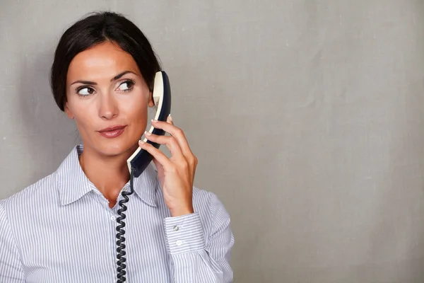 Sekretärin telefoniert — Stockfoto