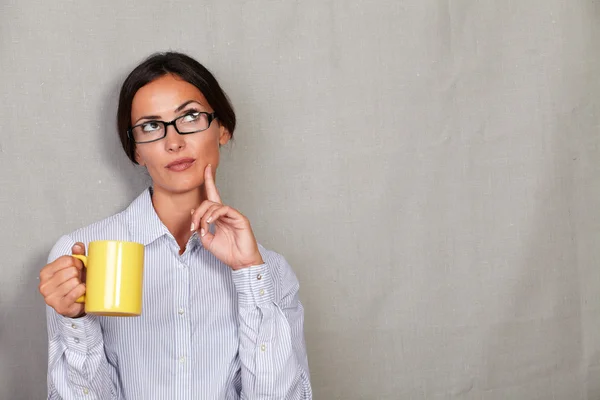 Thinking businesswoman with cup of drink — Stok fotoğraf