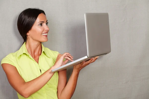 Adult lady using laptop — Stock Photo, Image
