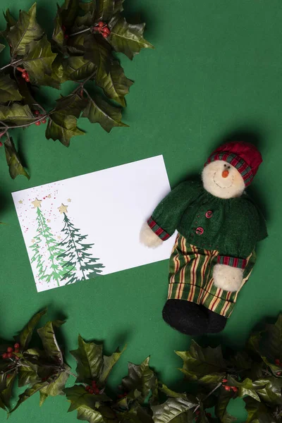 Tomma Julkort Med Trasdocka Grönt Bord Tillsammans Med Konstgjorda Växter — Stockfoto