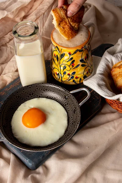 Breakfast Bed Fried Egg Coffee Milk Freshly Baked Bread — Stock Photo, Image