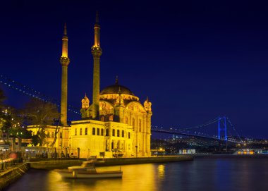Ortaköy ve mavi saat