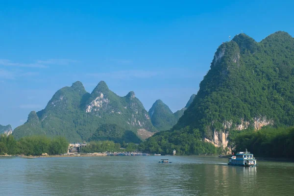 Photo Bateau Sur Rivière Dans Région Guilin — Photo