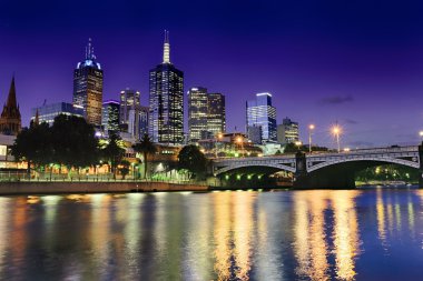 Melbourne & mavi saat