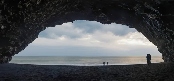 Islandia y Cueva Imagen de stock