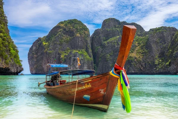 Майя пляж & човен — стокове фото