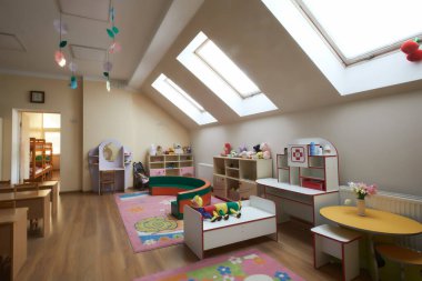 Çatıdaki çocuk odası. Yüksek kalite fotoğraf