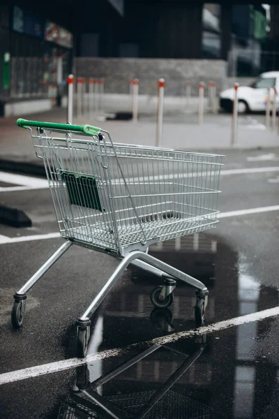 Supermarket Basket Asvalt Puddle Water Wheelchair High Quality Photo — Stock Photo, Image