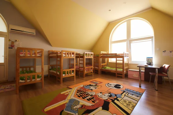 Çocuk odasında yataklar, çift kişilik yatak. Yüksek kalite fotoğraf